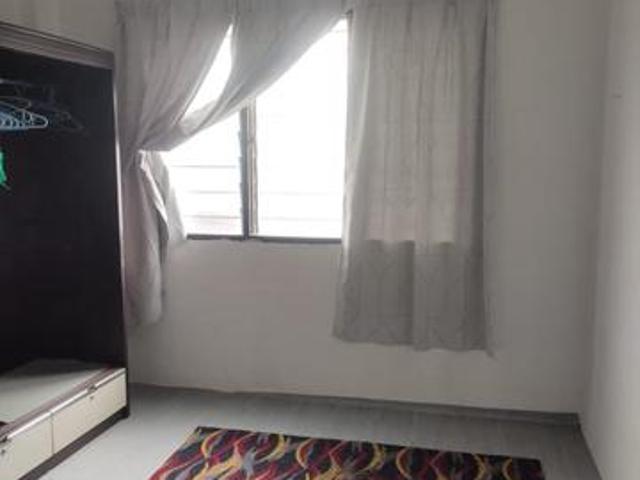 Flat Taman Bukit Mewah 520sf 2R1B Freehold