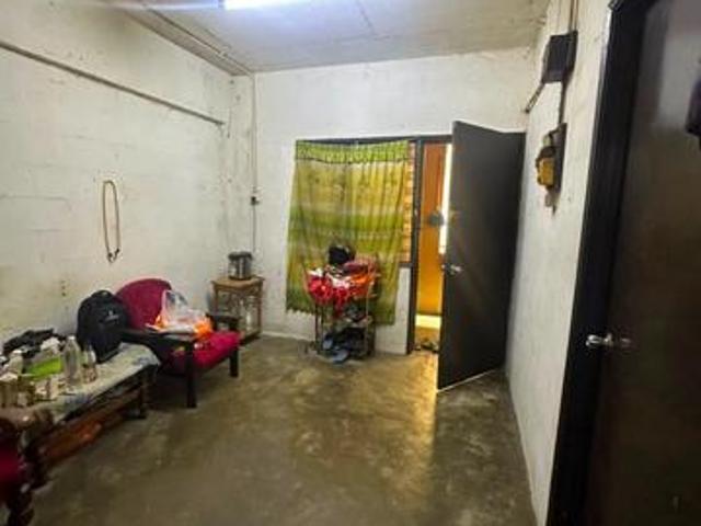 Flat taman desaria 600sf 3r1b basic petaling jaya