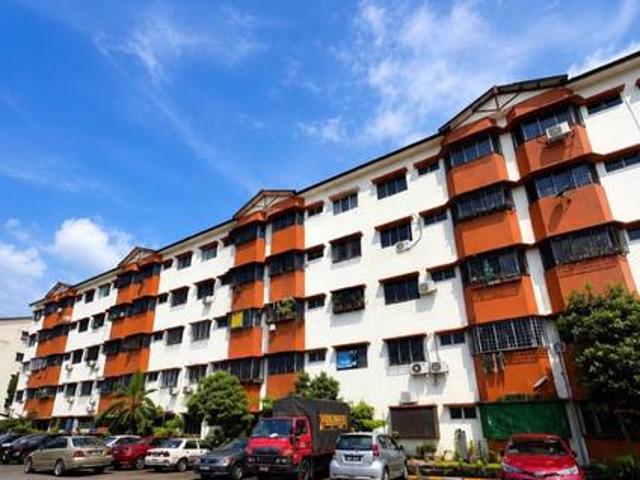 FLAT TAMAN SRI MANJA PETALING JAYa