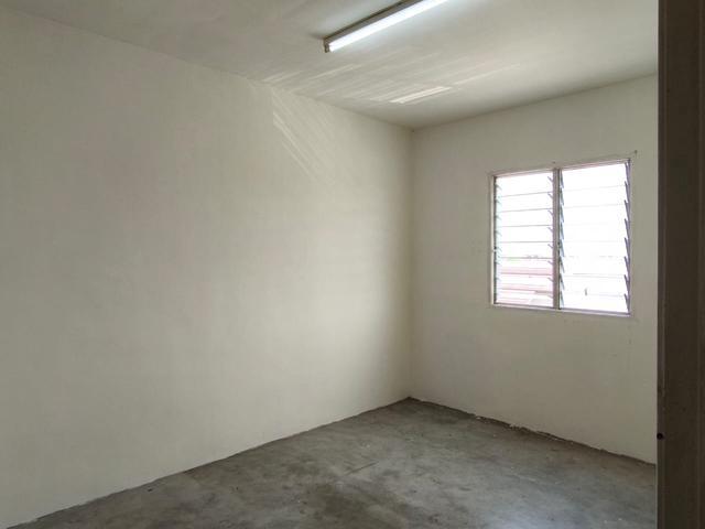 Flat Tmn Pereira for sale at Simpang Ampat