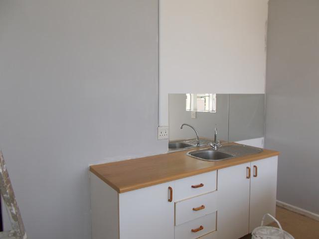 Flat To Let in Strand Central