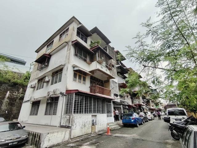 Flat United Garden Taman Lee Yan Lian EndLot with 3 Bedroom For Sale