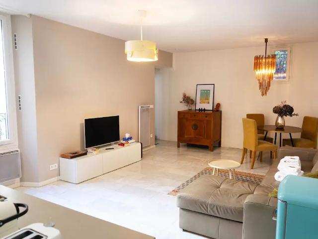 Flat very close to the Basilique du Sacré Cœur de Montmartre in the popular Lamarck Caulaincourt district Paris Amsterdam Apartments for Rent