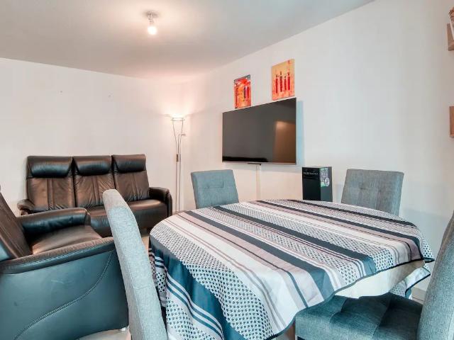 Flat with balcony in a quiet residence, Marseille Amsterdam Apartments for Rent