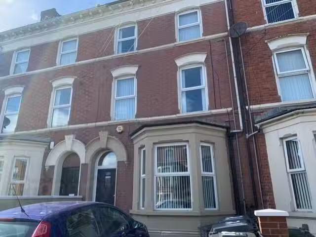 Flat 1, 21 Cliftonville Avenue