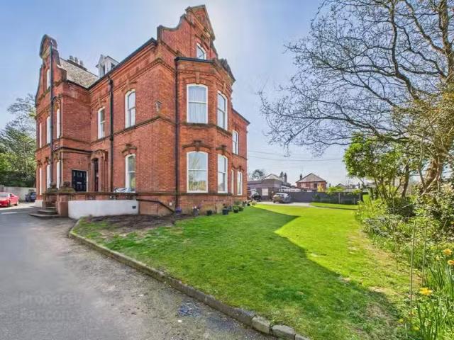 Flat 1b, 6 Randal Park