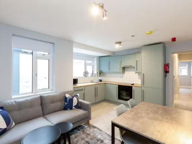 Flat 2, 15 Dufferin Avenue, South Circular Road, Dublin 8 is f.