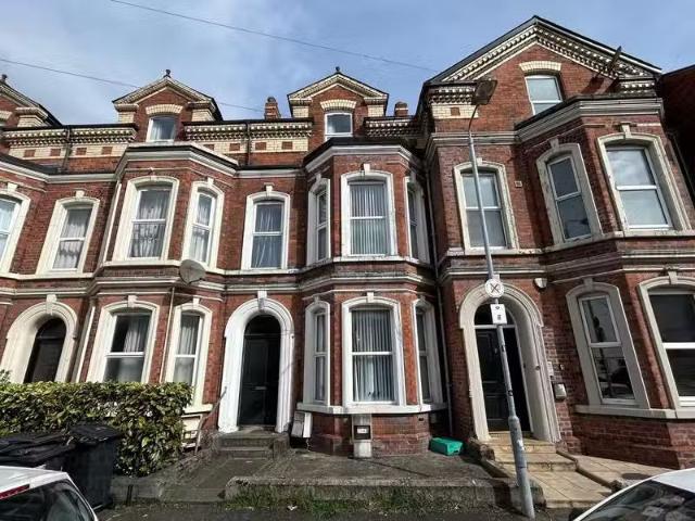 Flat 2, 5 Ashley Avenue
