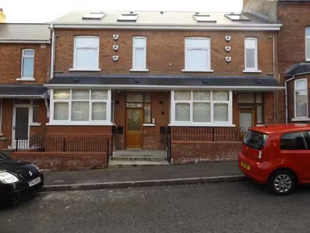Flat 2, 75/77 Sandhurst Drive