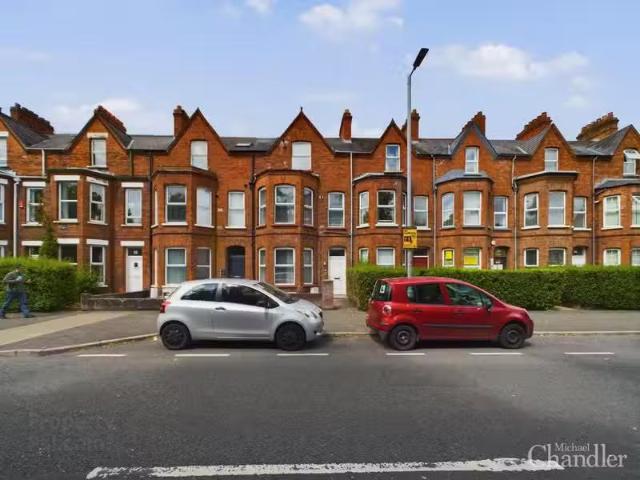 Flat 2, 90 University Avenue
