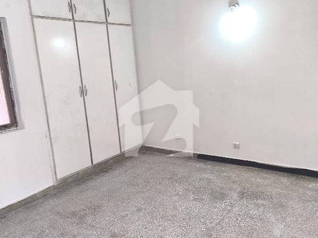 Flat 2 Bedrooms & 2 Bathrooms TV Lounge Kitchen