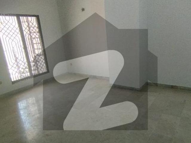 Flat 3 bed d/ 3rd floor boundri wall project erum apartment gulshan e iqbal block 3
