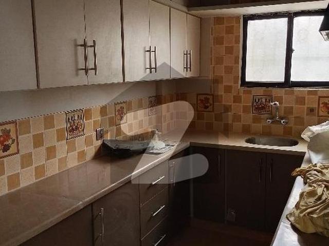 Flat 4th floor 2bdd well maintain bondri wall project block 2 gulshan e iqbal block 1