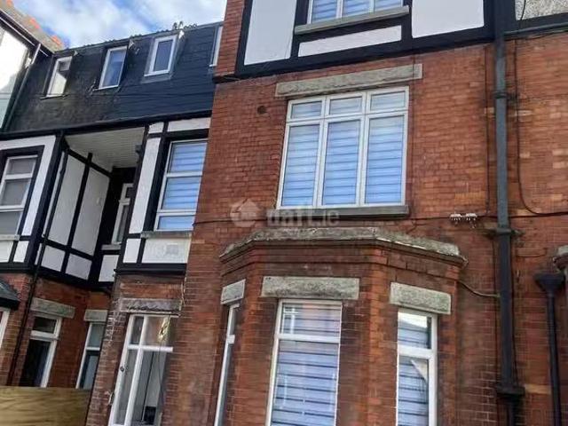 Flat 4, 5 Woodstock Gardens, Ranelagh, Dublin 6 is for rent