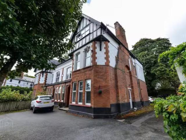 Flat 5, 1 Sandown Park