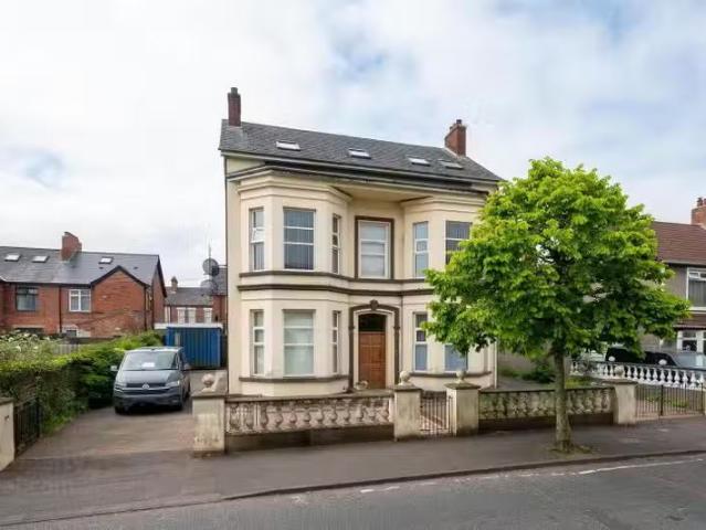 Flat 5, 4 Hughenden Avenue
