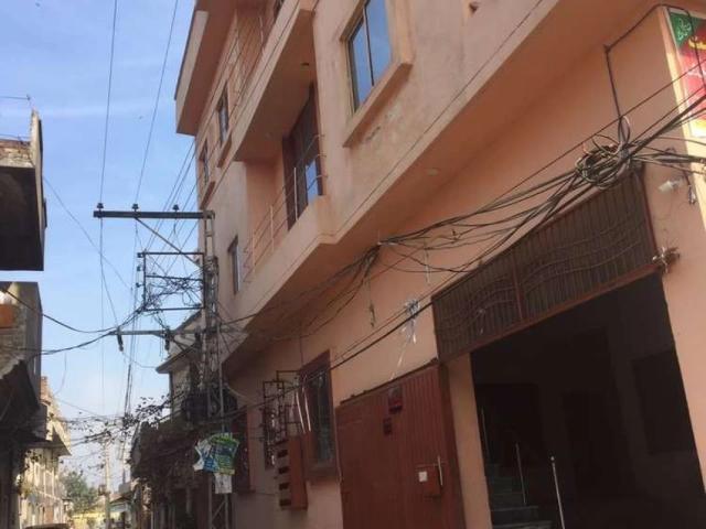 Flats for rent only for familes Gujrat ID 04017