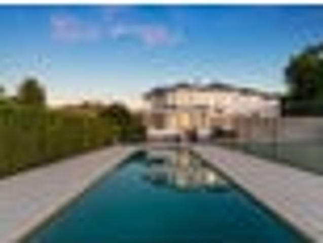 FLAWLESS ICONIC ELEGANCE + RESORT AMENITIES
