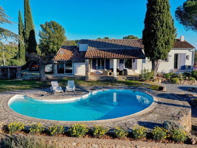 FLAYOSC Villa avec 3 chambres et Piscine, dépendances