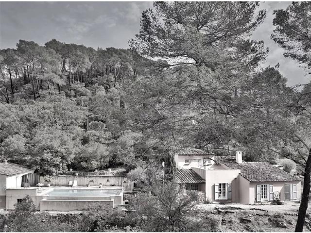Flayosc villa avec piscine pool house sur 6000 m² de terrain
