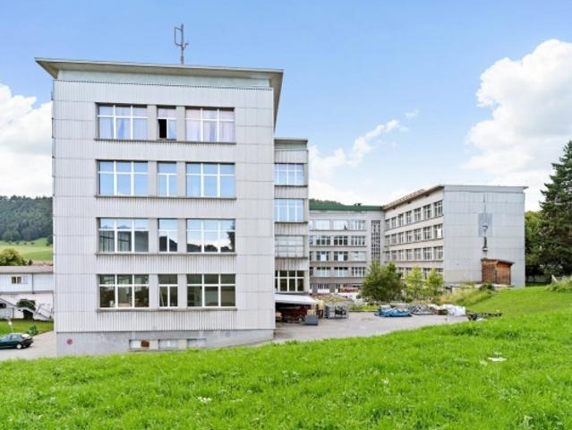 Flächen von 220m2 Flexible Miete LKW und Lastenaufzug Anlage