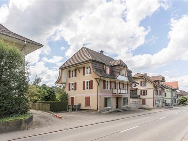 FLÄCHENGROSSES WOHN UND GESCHÄFTSHAUS IM DORFZENTRUM