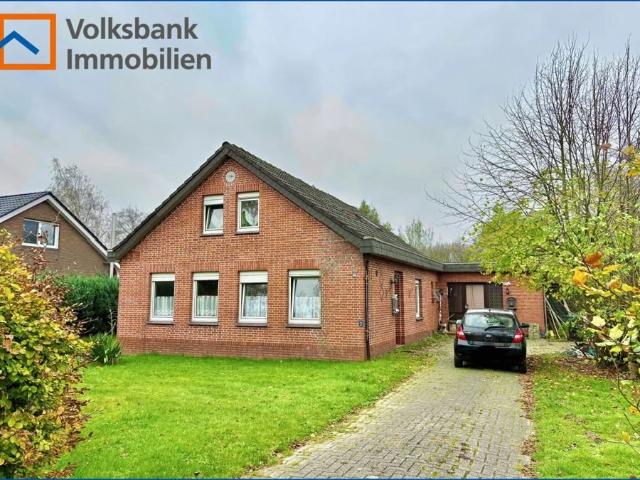 Flachsmeer: beliebt, ruhig aber dennoch zentral. Zweifamilienhaus auf großem Grund!