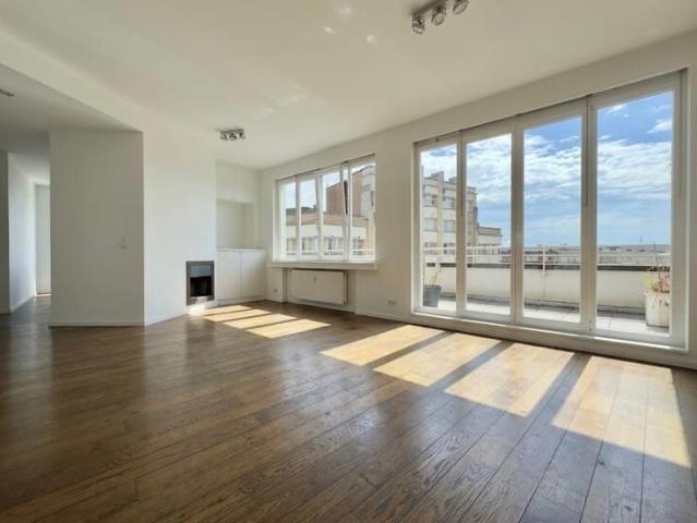 Flagey: Penthouse 2 bedroom + Office & Terrace