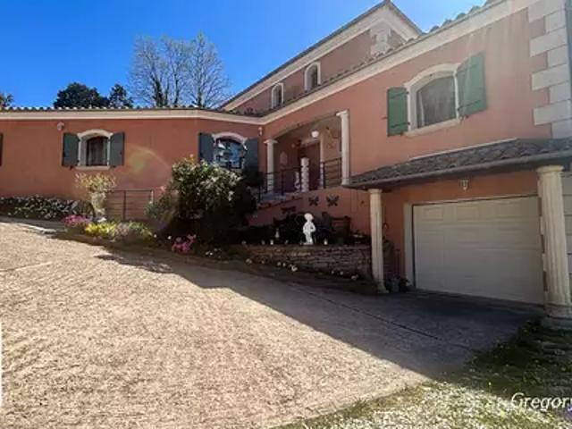 Flassans sur Issole 83340 Achat / Vente maison 8 pièces t8 au dernier étage piscine
