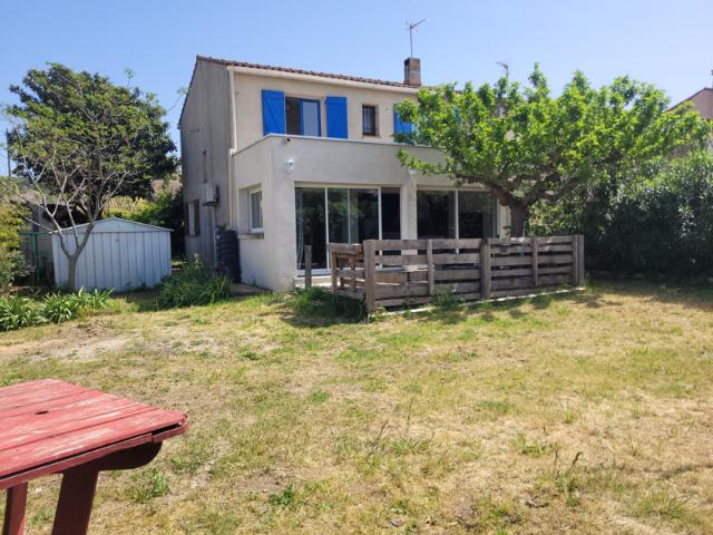 Fleury d'Aude Agréable villa de type IV sur 2 niveaux avec g