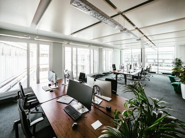 Flex Work Space mit Büros. Coworking Arbeitsplätzen und Meetingräumen im Corporate Standard