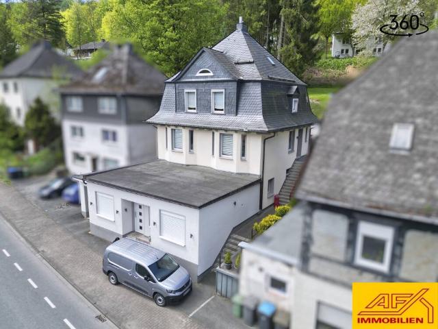 Flexibel Wohnen und Arbeiten Einfamilienhaus mit Einliegerwohnung/Büro in Brilon Wald