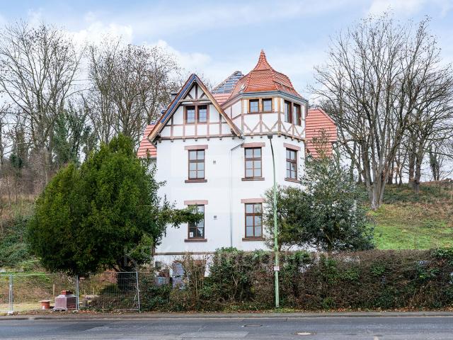 Flexible Büro oder Praxisfläche in sanierter Villa