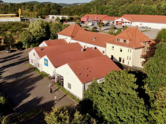 Flexible Gewerbefläche 1.200 m², neben ALDI, über 100 Stellplätze, vielseitige Nutzung möglich