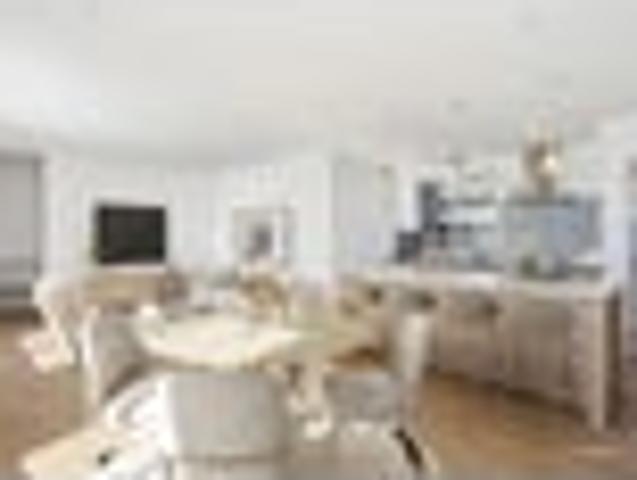 Flexible Space for Extended Family and Guests