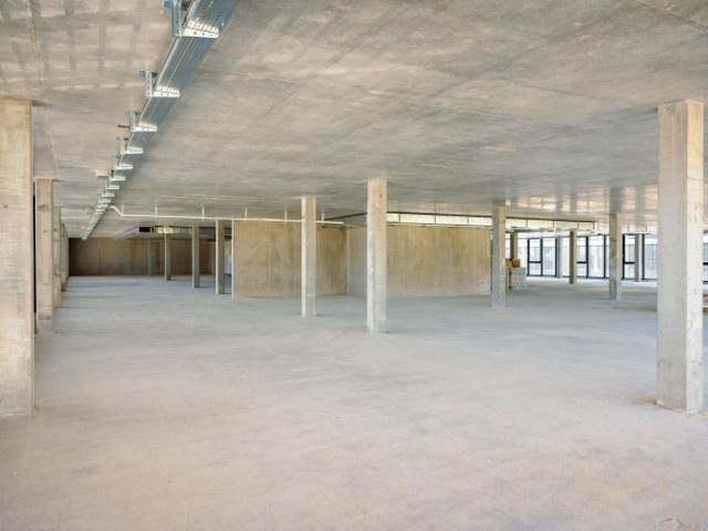 FLEXIBLES MÄRCHEN 200 m2 grosses Atelier mit Lastenaufzug LKW Zufahrt