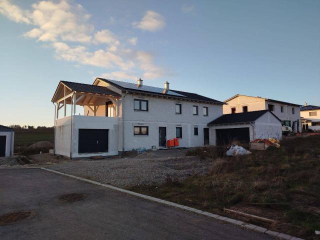 Flexibles Wohnkonzept zum Aus und Fertigbauen ZFH mit 3 Garagen, ca. 850m² südl.v.Rain!