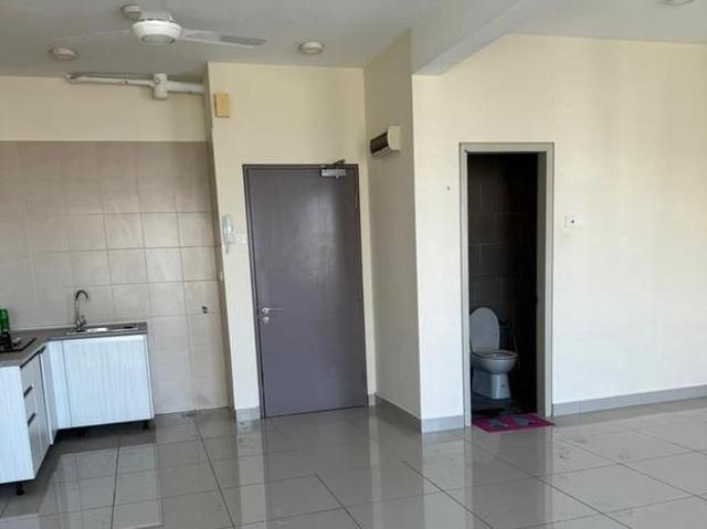 Flexis One South Serdang Seri Kembangan Studio lake view next to Mrt