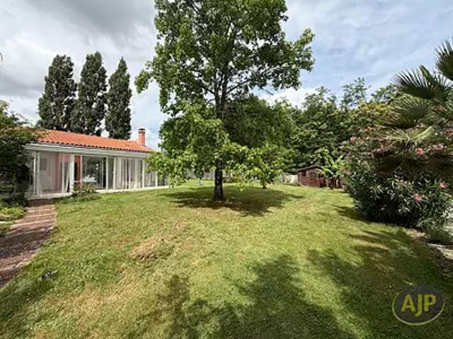 Fléac sur Seugne 17800 Achat / Vente maison 7 pièces t7 au dernier étage piscine