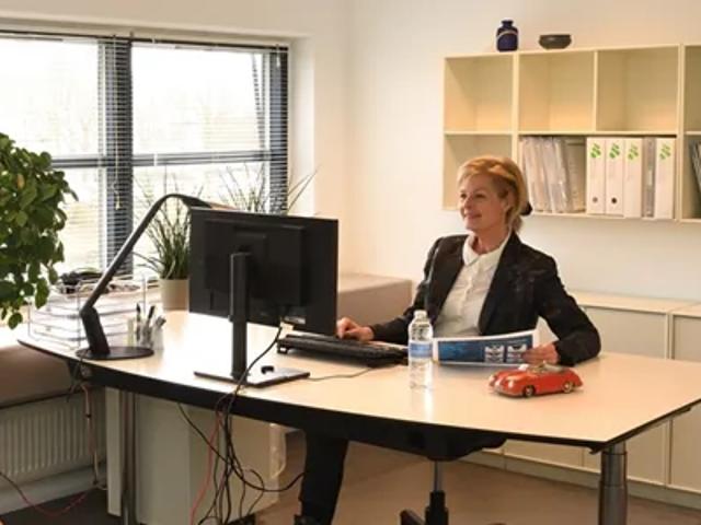 Flerbrugerejendom m. kantine, reception & gratis parkering