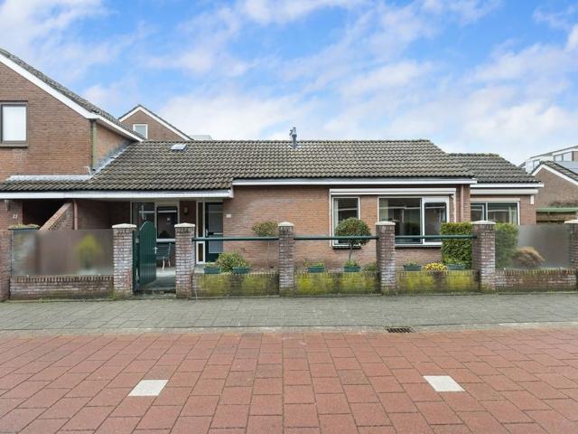 Fluitekruid, 26, 2914TB, Nieuwerkerk Aan Den Ijssel, Zuid Holland 2914TB