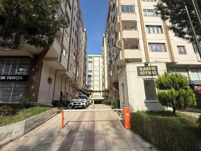 Fsm Bulvarına Yürüme Mesafesinde Geniş 4+1 Kiralık Daire