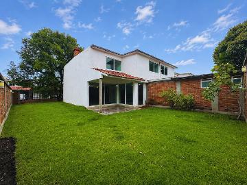 FP CASA EN RENTA BOSQUE DE LOS ENCINOS CON EXCEDENTE DE JARDÍN