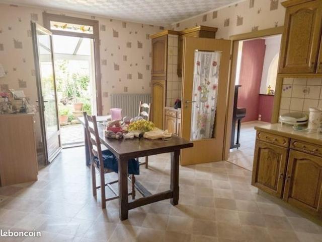 FROLOIS, maison de type F6 d’une surface de 142 m², 4 chambres, jardin, garage deux véhicules, grenier aménageable