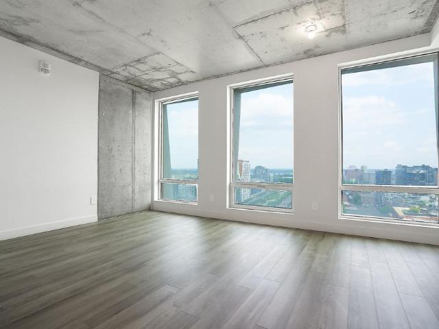 From bold architecture to sweeping skyline views, Skyla is where downtown Montréal living reaches its peak — in style