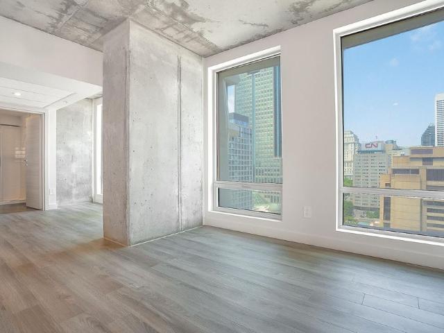 From bold architecture to sweeping skyline views, Skyla is where downtown Montréal living reaches its peak — in style
