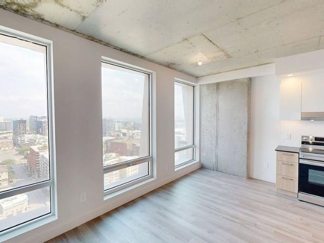 From bold architecture to sweeping skyline views, Skyla is where downtown Montréal living reaches its peak — in style
