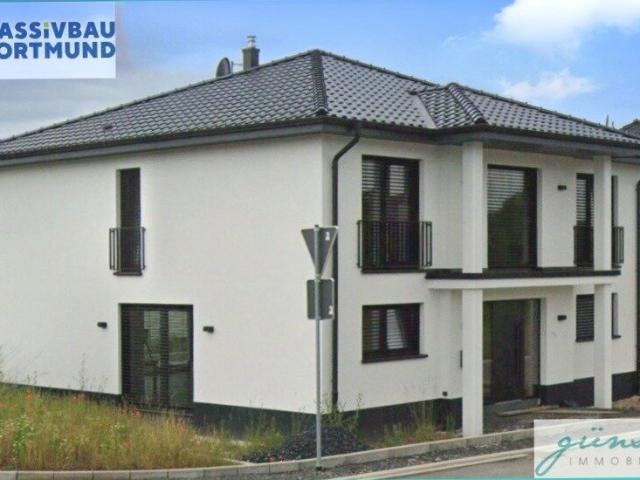 Fröndenberg Frömern: Luxuriöse und energetisch hochwertige Stadtvilla mit Erdwärme und PV Anlage, Garage und Stellplätzen in ruhiger Wohnlage