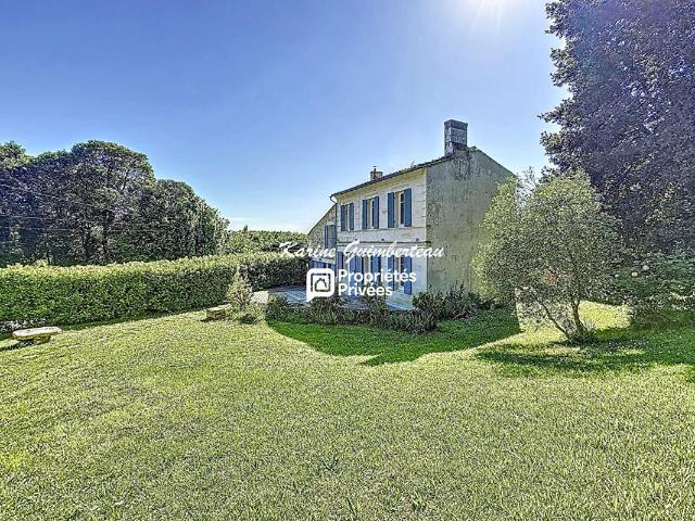Fronsadais: Maison type Girondine en pierre 208 m2 + dépendance