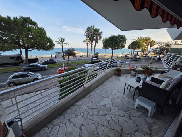 Front de mer 3 pièces avec balcon, parking et cave